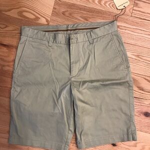 Tommy Bahama Men's green khaki shorts